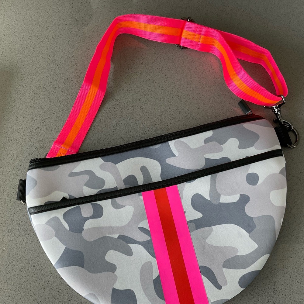 NEW - Haute Shore - Blake Rise (Soar) Neoprene Crossbody Bag in Camo